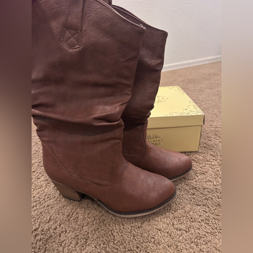 Charles Albert Western style women’s slouch boots, Leat